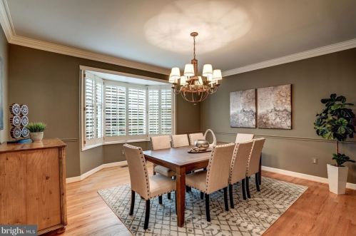 7621 Laurel Leaf Dr, Rockville MD 20854-1768 exterior