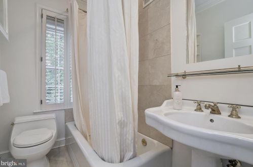 4625 Charleston Ter, Washington DC  20007-1912 exterior