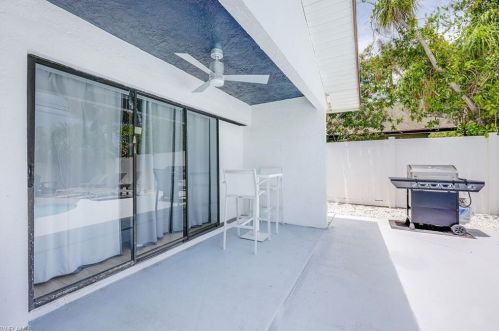 827 102 Ave, Naples FL 34108-3214 exterior