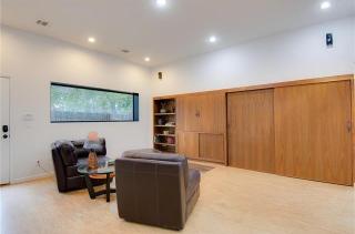 1314 Bob Harrison St, Austin TX  78702-1136 exterior