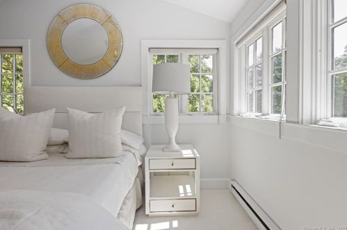 236 Norwalk Rd, Norwalk CT 06850-4318 exterior