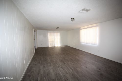 2202 73 Ave, Phoenix AZ 85033-1325 exterior