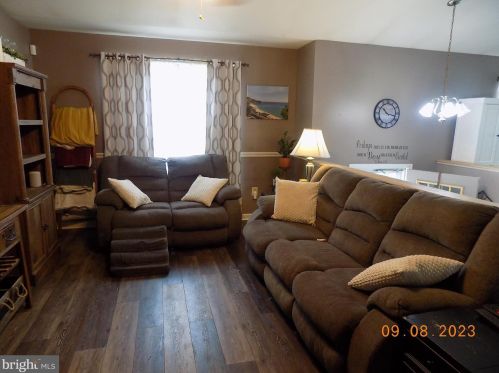 66 Prince St, Littlestown PA 17340-1323 exterior