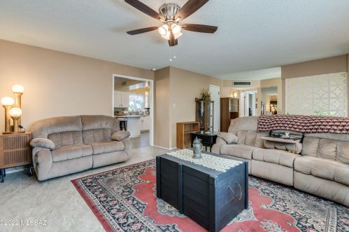 263 Abrego Dr, Green Valley AZ 85614-1504 exterior