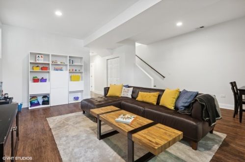 2425 Pensacola Ave, Chicago IL  60618-1607 exterior