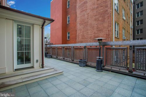 420 3rd St, Washington DC  20003-1930 exterior