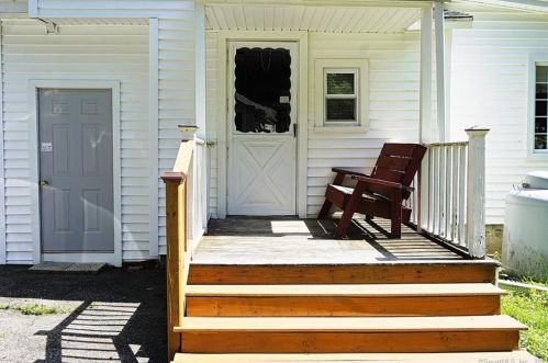 547 Riverside Ave, Torrington CT 06790-4841 exterior