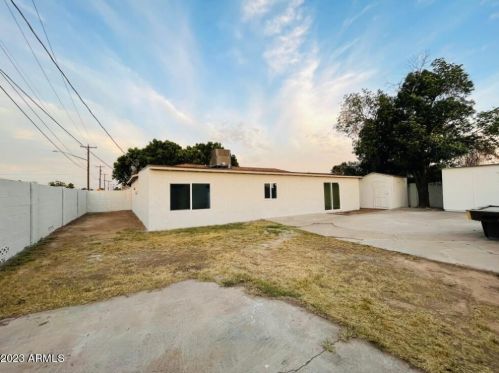 5658 37th Dr, Phoenix AZ  85019-2102 exterior