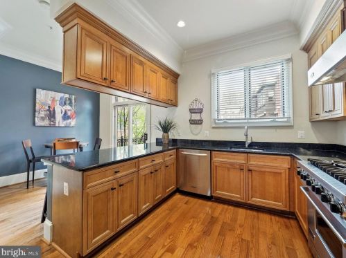 12460 Ansin Cir Dr, Rockville MD 20854-6912 exterior