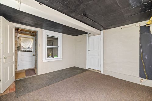 38 Minooka St, Pittsburgh PA 15210-3503 exterior