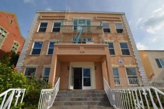 220 Catalina St, Los Angeles CA  90004-4655 exterior