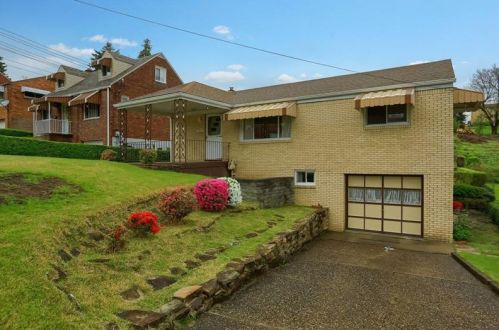 252 Meadowdell Dr, Pittsburgh, PA 15227-4018