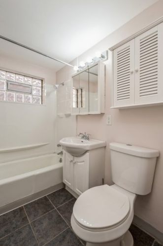 9846 King Dr, Chicago IL 60615-3636 exterior