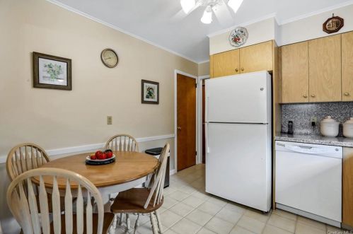 170 Madison Ave, Valhalla NY 10595-1827 exterior