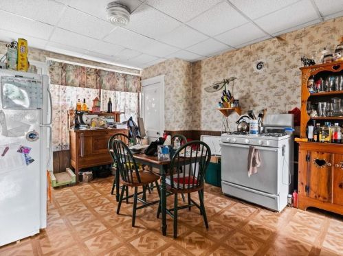 88 Prospect St, Woonsocket RI 02895-1910 exterior