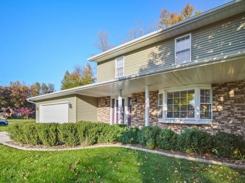 1379 Westwood Ln, Manitowoc, WI 54220-1601