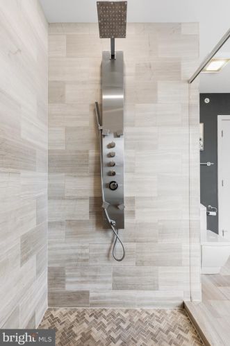 833 Bainbridge St, Philadelphia PA  19147-2009 exterior