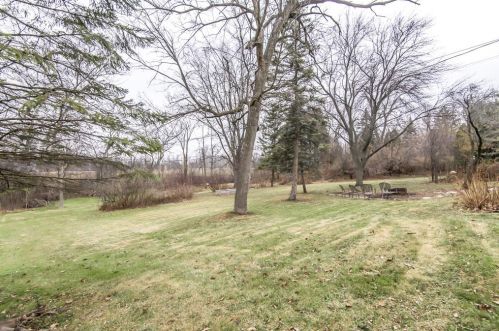 8415 Fox Croft Ln, Milwaukee WI 53217-2226 exterior