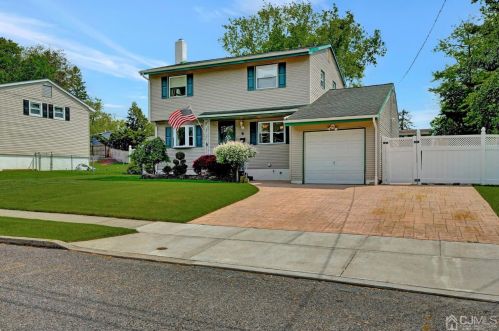 8 Tompkins Rd, Old Bridge, NJ 08857-1846