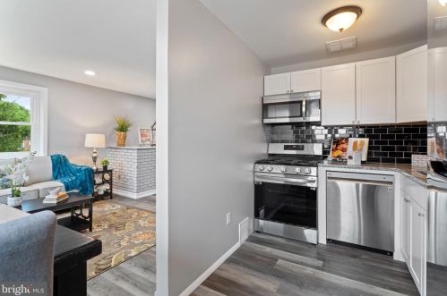 200 Londonderry Ln, Darby PA 19023-2323 exterior