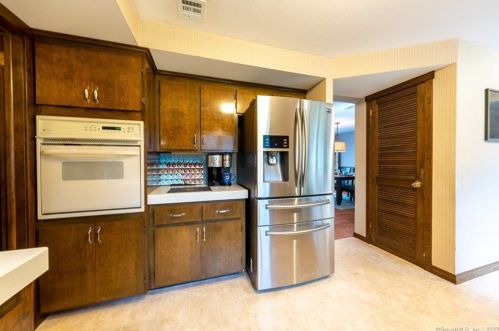 87 Mcdivitt Dr, Manchester CT 06042-2239 exterior