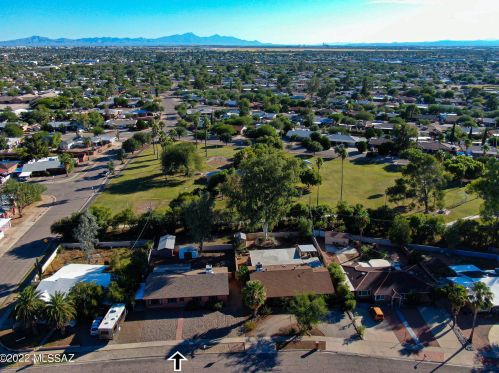4882 Scarlett St, Tucson, AZ 85711-4377