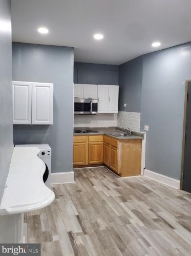 2423 10th St, Philadelphia PA  19133-1614 exterior