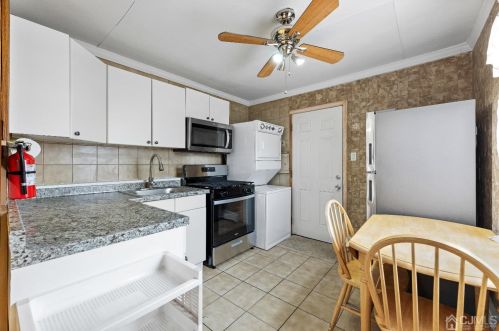 68 Seymour Ave, Edison NJ  08817-3748 exterior