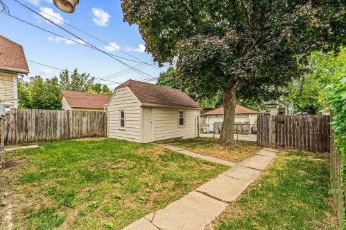 2756 55, Milwaukee WI 53210-1558 exterior