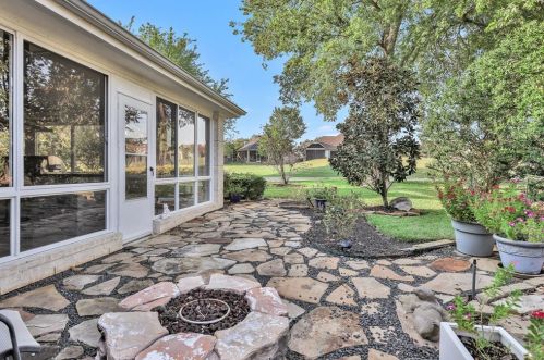 11 Greenview St, Montgomery TX 77356-8456 exterior