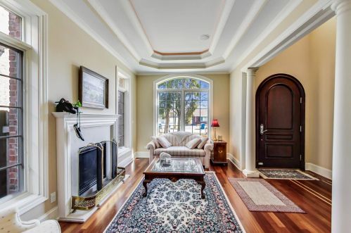 642 Euclid Ave, Elmhurst IL 60126-4338 exterior