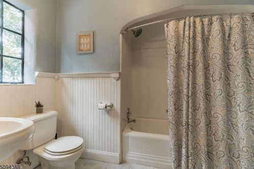 30 Undercliff Ter, Town Center NJ 07052-3929 exterior