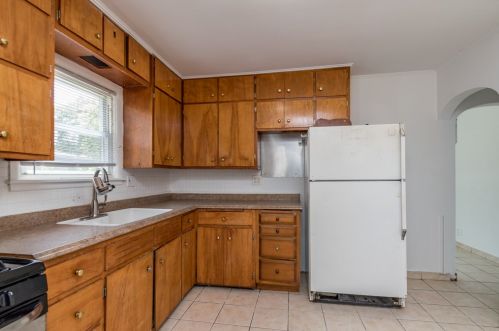 813 Leith Ave, Waukegan IL 60085-2545 exterior