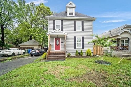 14 Campechi St, Springfield, MA 01104-2921