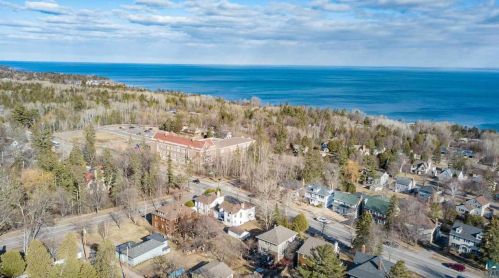 3026 Superior St, Duluth MN 55812-2356 exterior