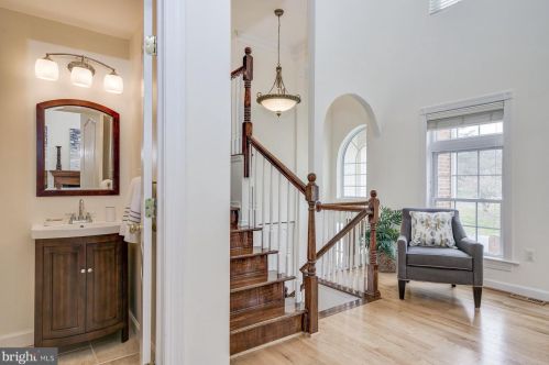 11801 Ambleside Dr, Rockville MD 20854-2109 exterior