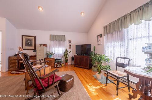 91 Harding Rd, East Freehold NJ 07728-9004 exterior