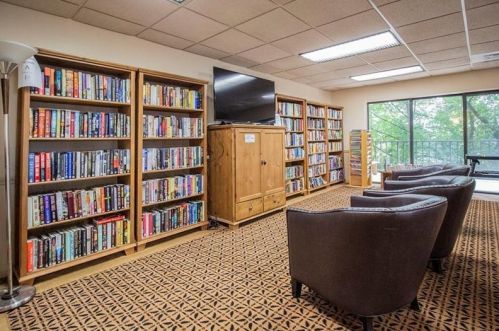 5600 Munhall Rd, Pittsburgh PA  15217-2067 exterior