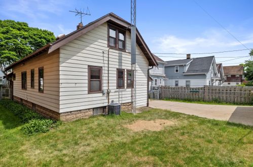 2015 59, Milwaukee WI 53219-1547 exterior