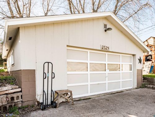 2524 15 St, Duluth MN 55806-1122 exterior