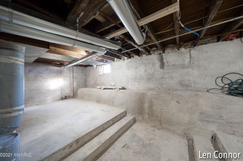 1921 Douglas Ave, Kalamazoo MI 49007-1638 exterior