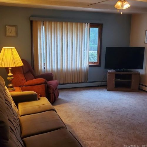 524 Prospect Hl Rd, Windsor CT 06095-1509 exterior