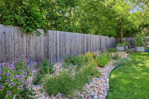 8208 Burrell Dr, Austin TX 78757-8339 exterior