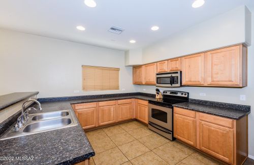 7573 Majestic Palm Ln, Tucson AZ 85756-6170 exterior