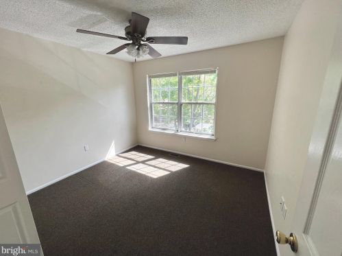 18 Lehavre Ct, Trenton NJ  08619-4720 exterior