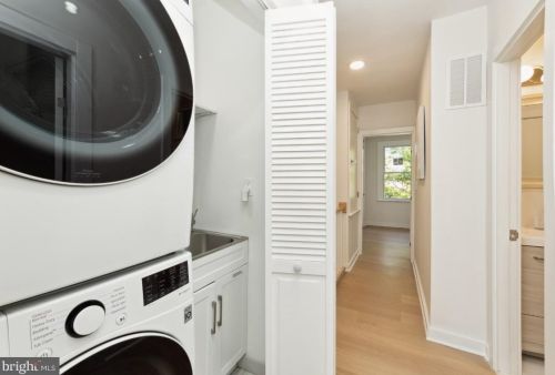 1607 D St, Washington DC  20003-2441 exterior