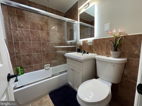 7652 Gilbert St, Philadelphia PA 19150-2502 exterior