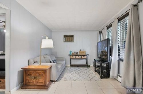 15 Colonial Ave, Paterson NJ 07502-1404 exterior