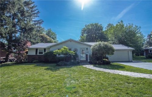4765 Margaret Dr, Clarence, NY 14031-2250