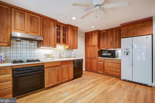 10512 Gainsborough Rd, Rockville MD 20854-3717 exterior